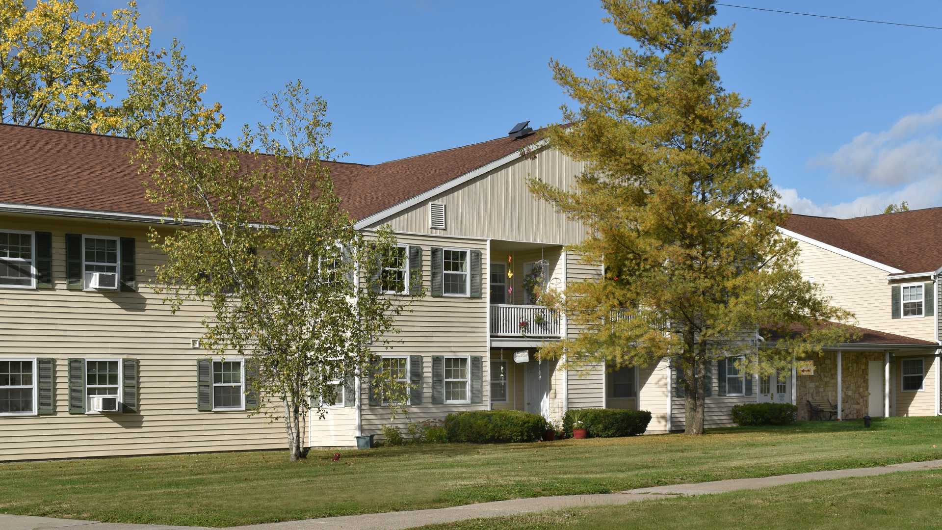 Senior Apartments near Skaneateles NY exterior view of gateway senior apartments 