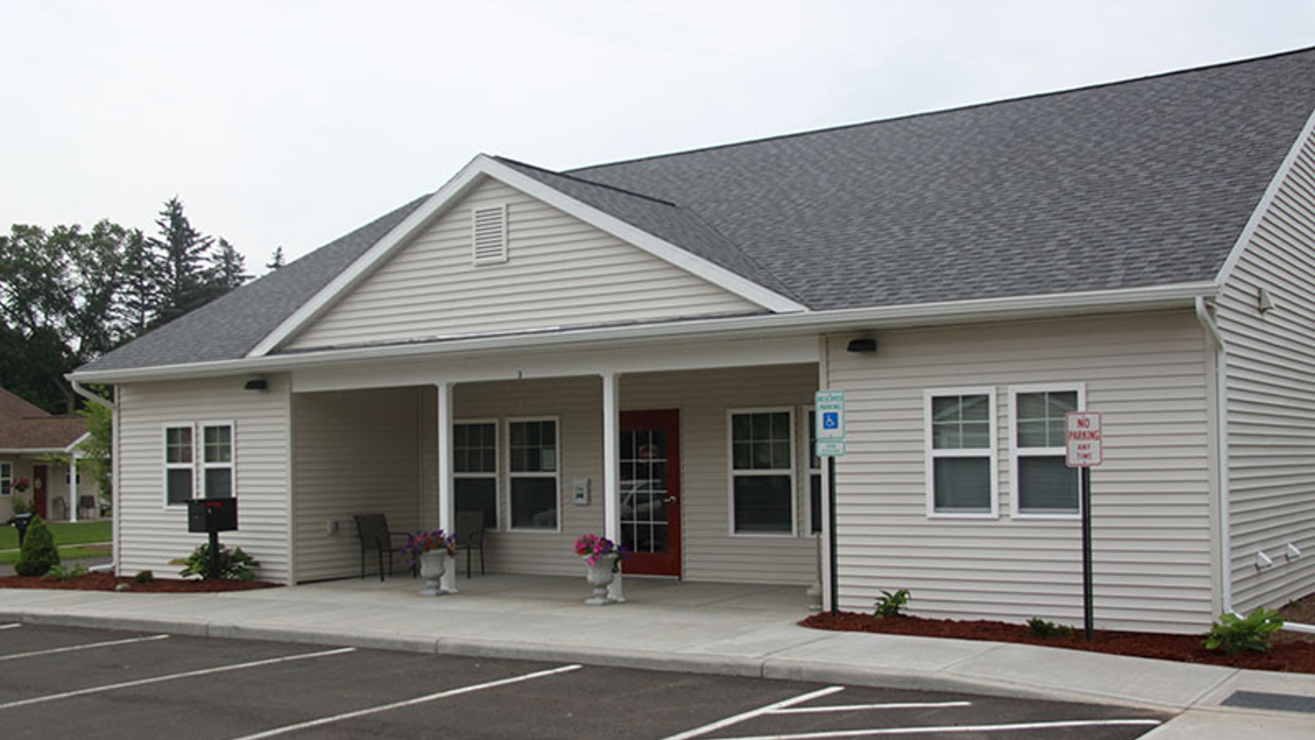 apartments near sidney ny image of front entrance with parking lot for sherwood landing family apartments from two plus four management