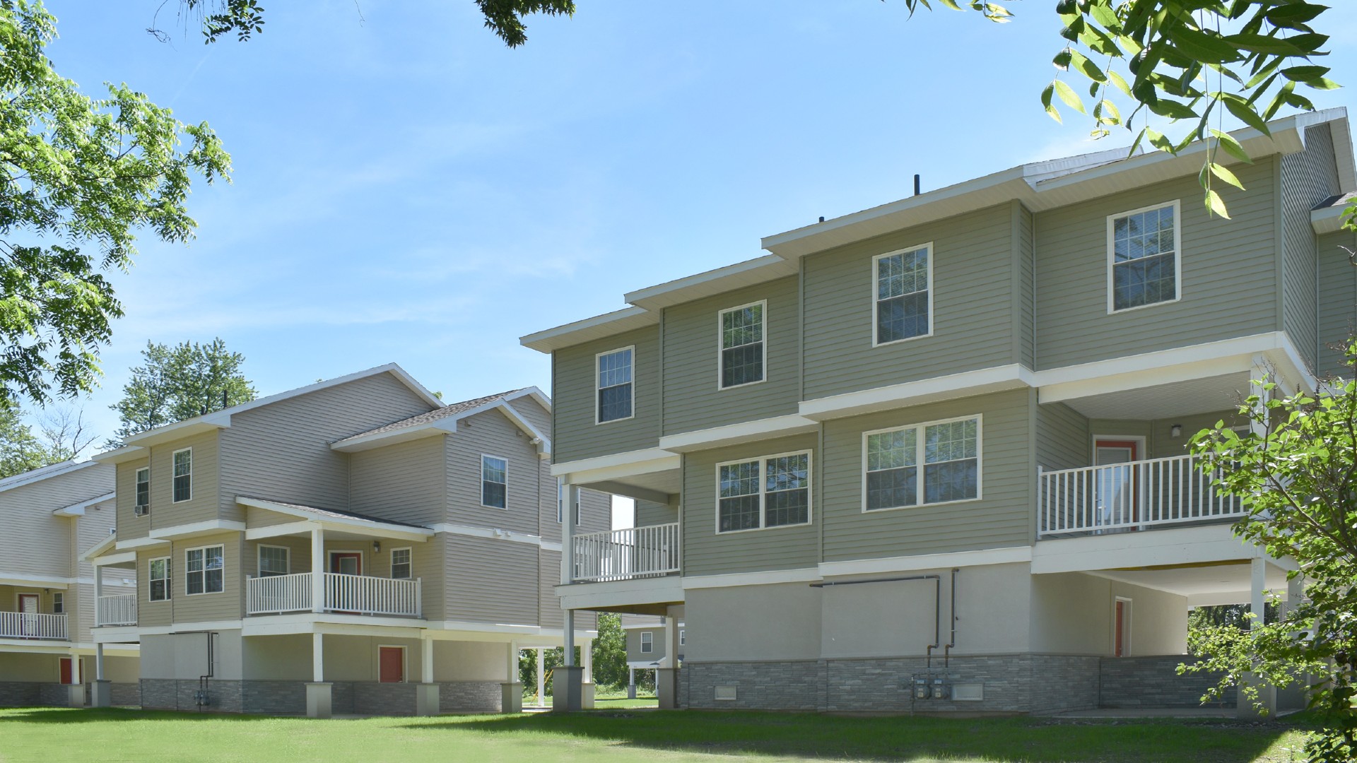 Townhomes near Johnson City NY exterior image of fairmont park family townhomes from two plus four management