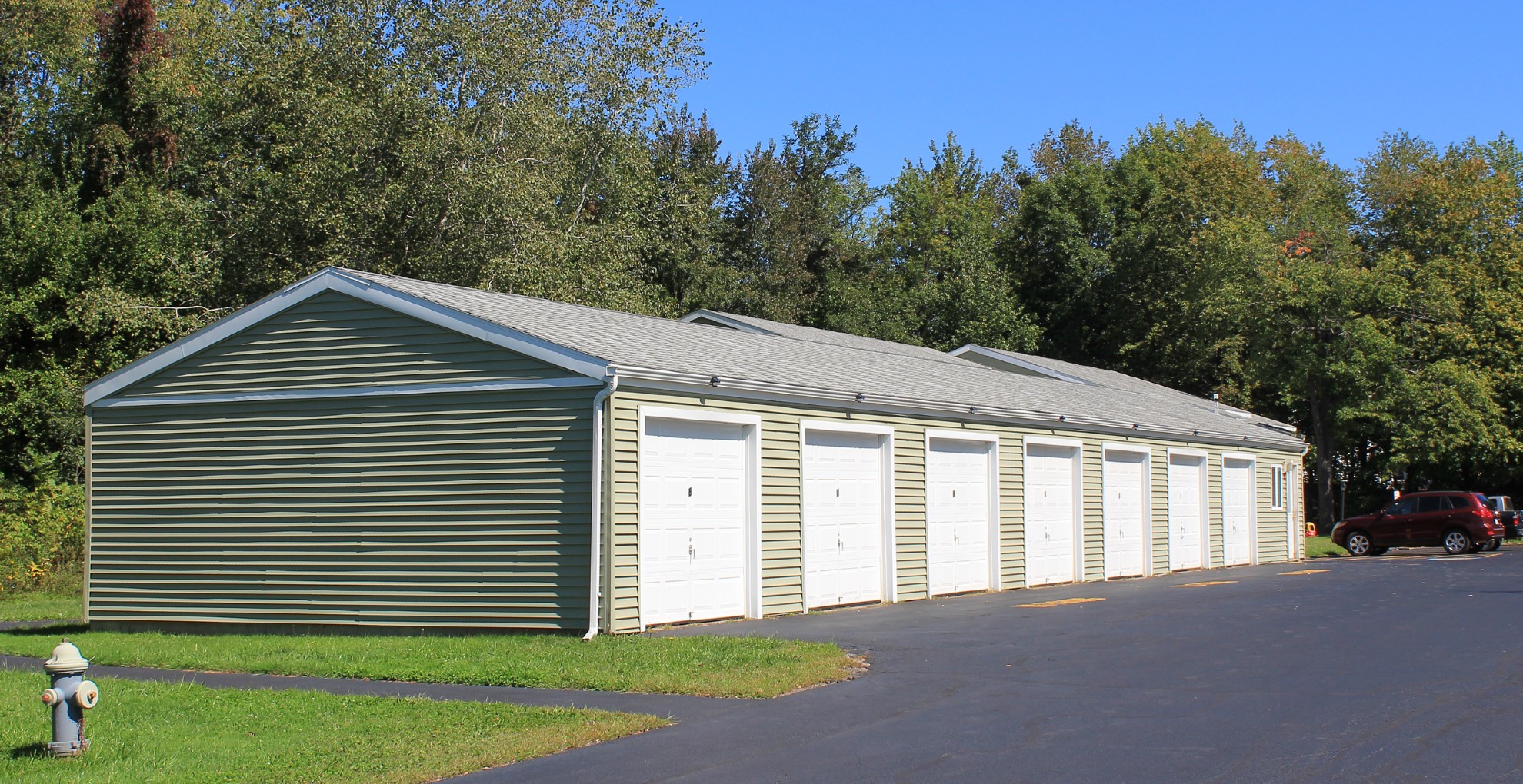 apartments near oswego ny image of wine creek II and III family apartment garage from two plus four management