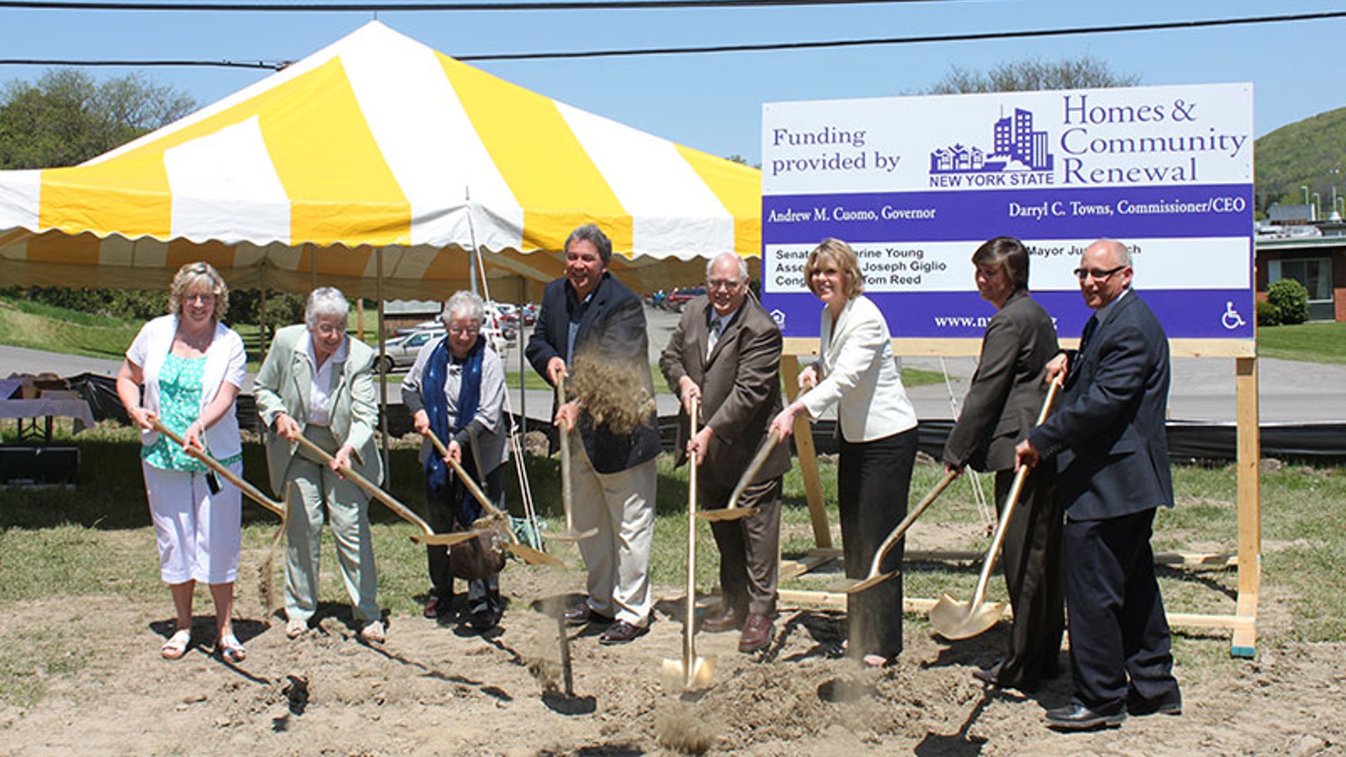 Apartments near Wellsville NY image of highland pointe family apartments ceremony from two plus four management